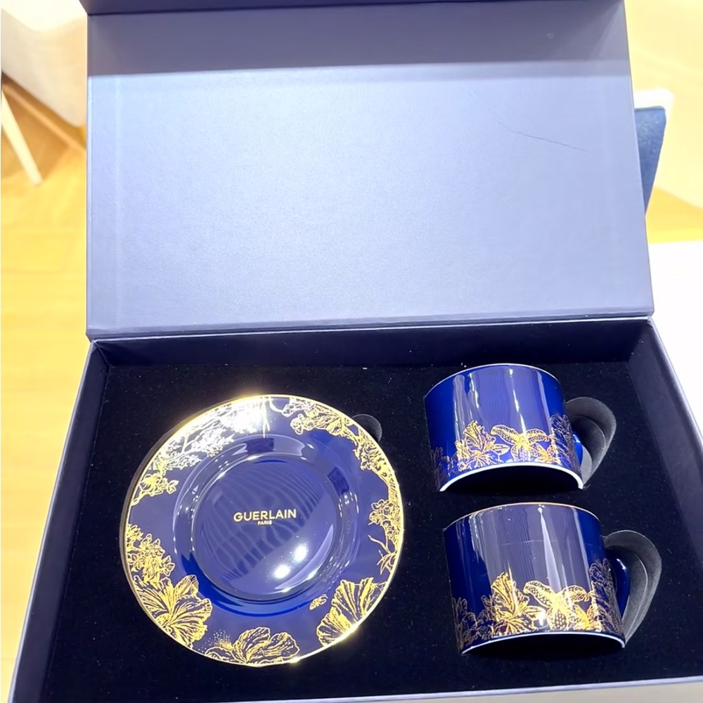 GUERLAIN Gift Porcelain Cups with Saucer Set - Picture 3 of 11